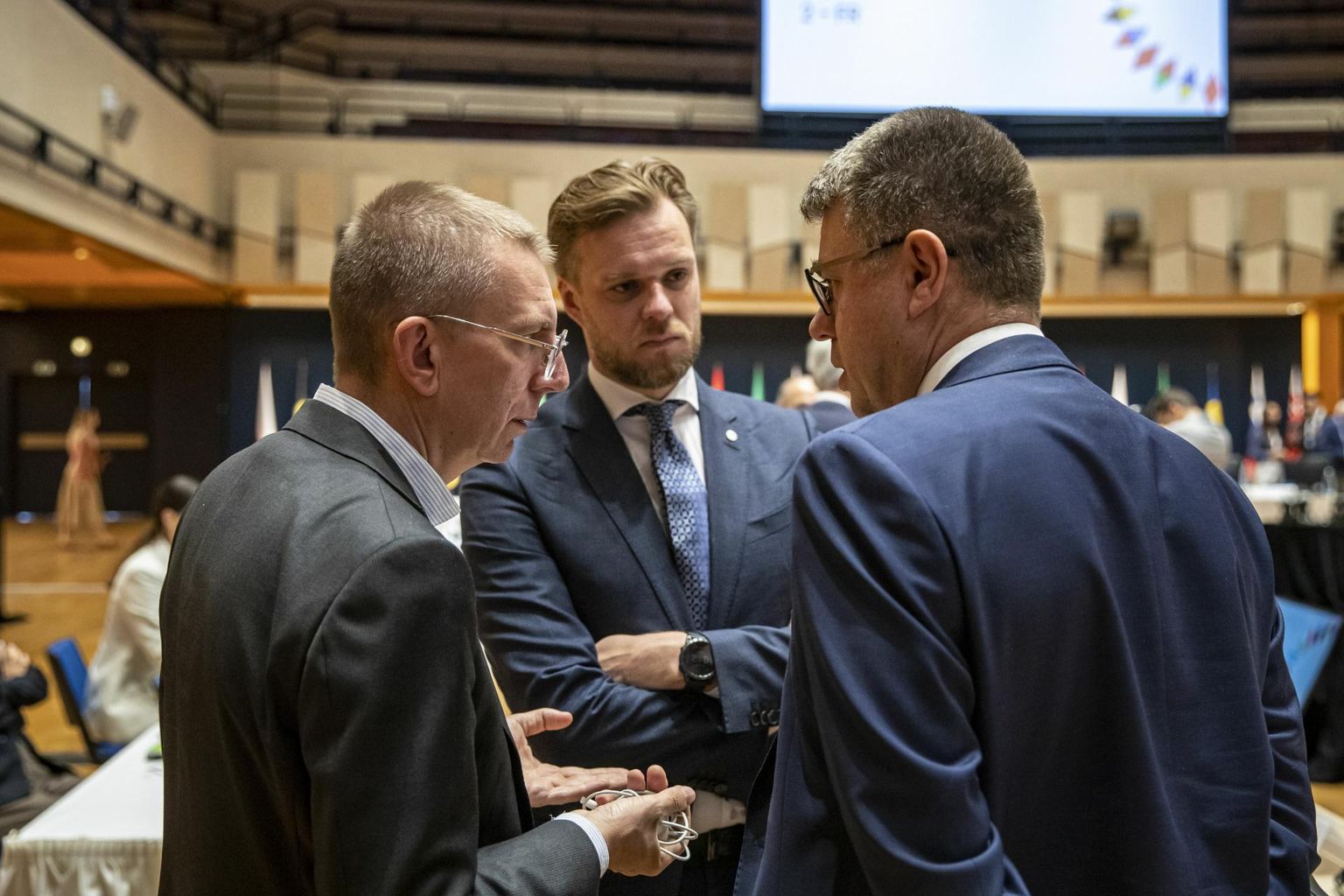 Läti, Leedu ja Eesti välisministrid Edgars Rinkēvičs, Gabrielius Landsbergis ja Umas Reinsalu ELi välisministrite kohtumisel Prahas.