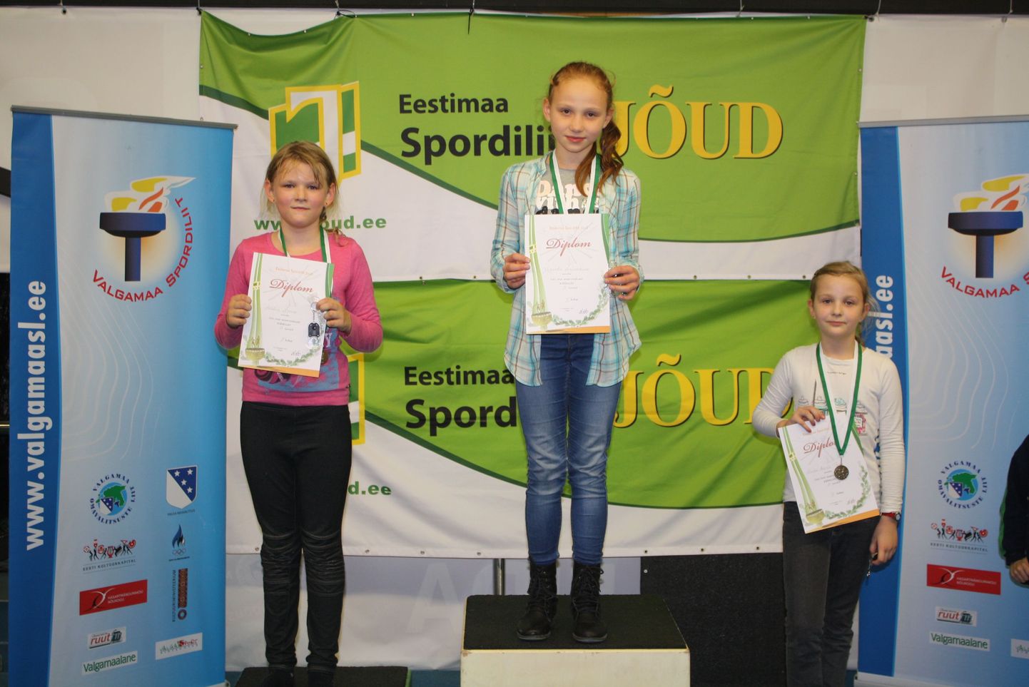 Jelizaveta Krivonkina (keskel) tuli nooremate tüdrukute arvestuses esimesele kohale.