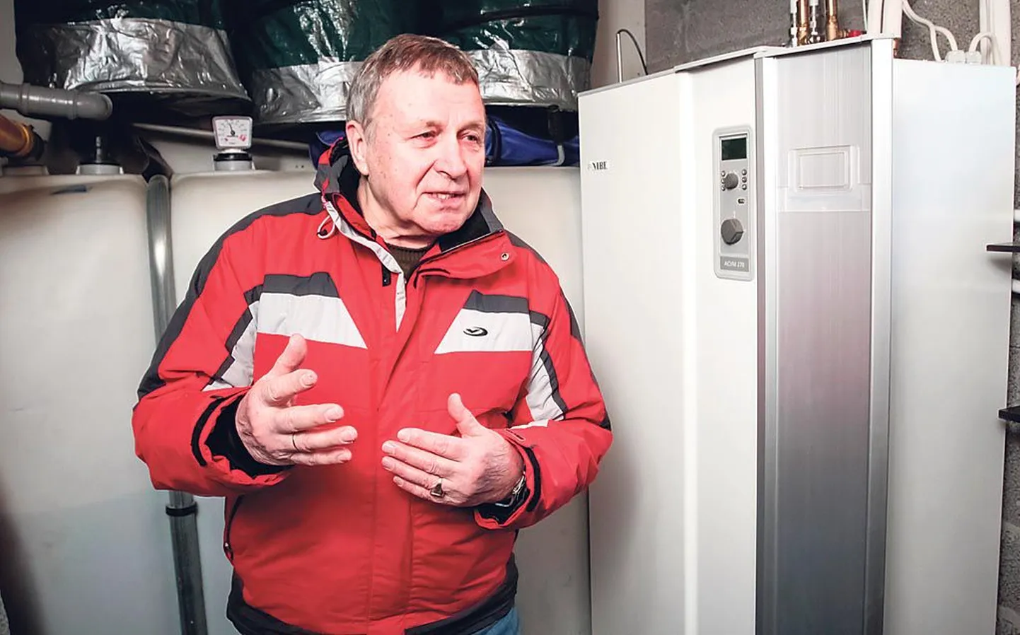 “Mul on praegu 22 kraadi toas sooja ja tarbevee temperatuur 54 kraadi,” tõdeb Sauga valla majaomanik Jaan Raspel.