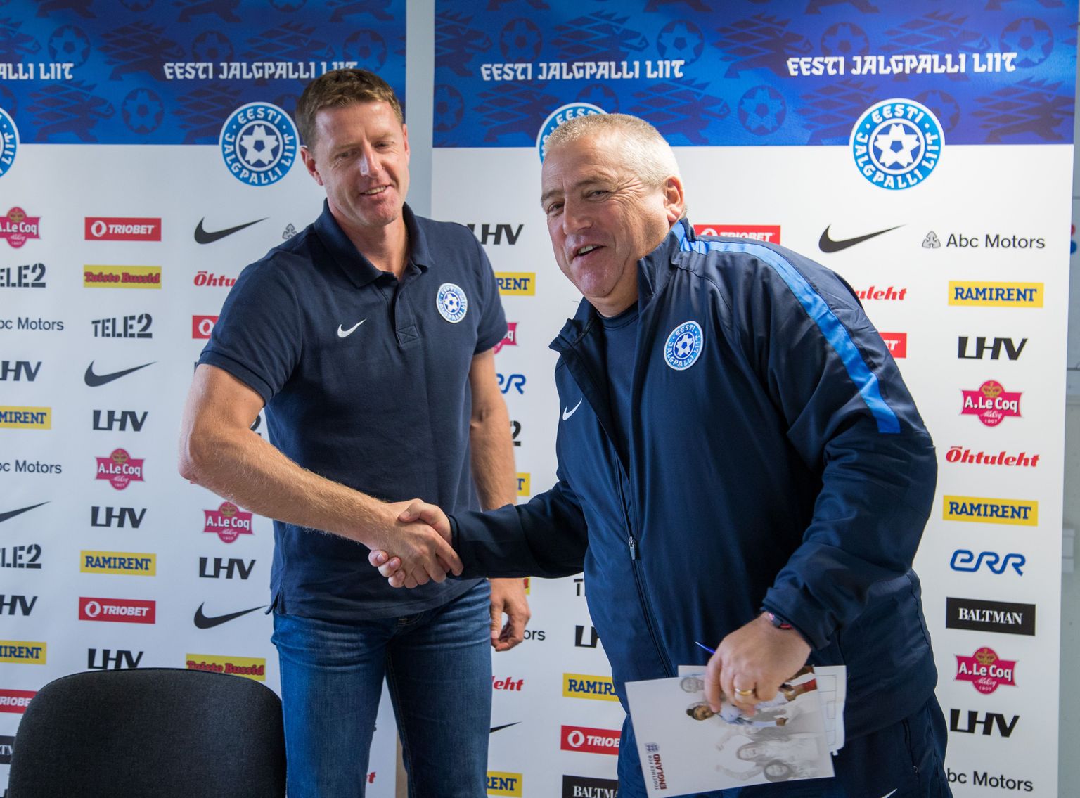 Eesti naiste jalgpallikoondise senise peatreeneri inglase Keith Boanase leping lõppeb 30. novembril. Uus peatreener Indrek Zelinski alustab tööd 1. detsembril.