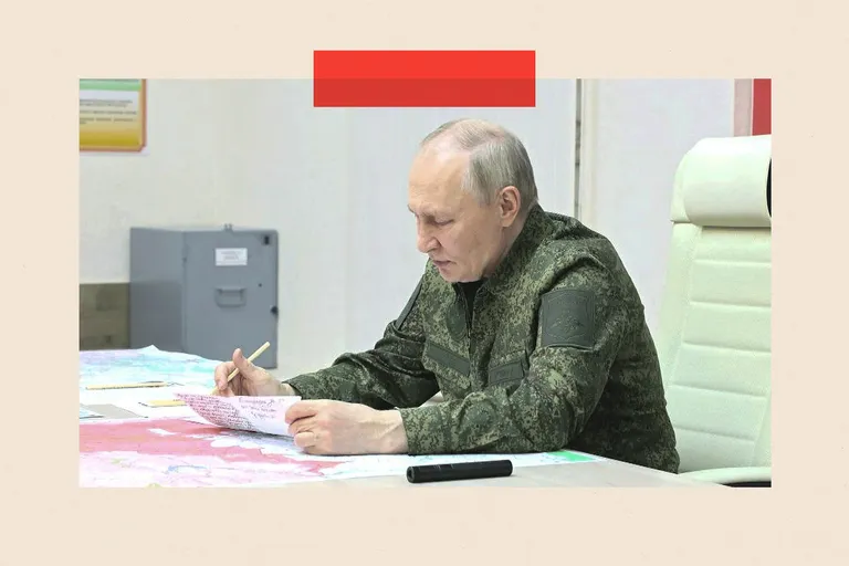 Владимир Путин в военной форме