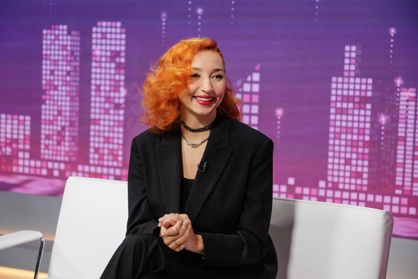 Saade «Limon LIVE». Stuudios on laulja Tanja Mihhailova-Saar. Saatejuht on Svetlana Karabut.