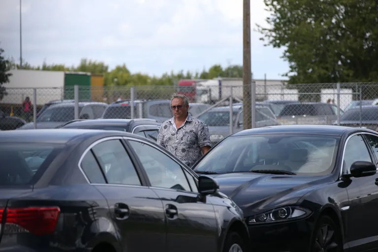 Hillar Teder täna Tallinna Sadama peakontori ees.