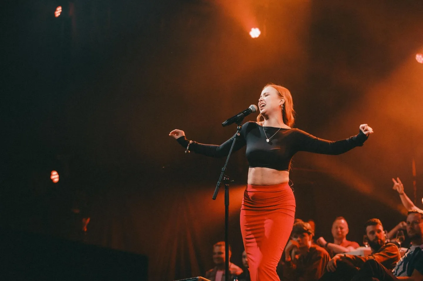Alika Milova Viljandi pärimusmuusika festivalil eriprojektis "Laula mu (rahva)laulu"