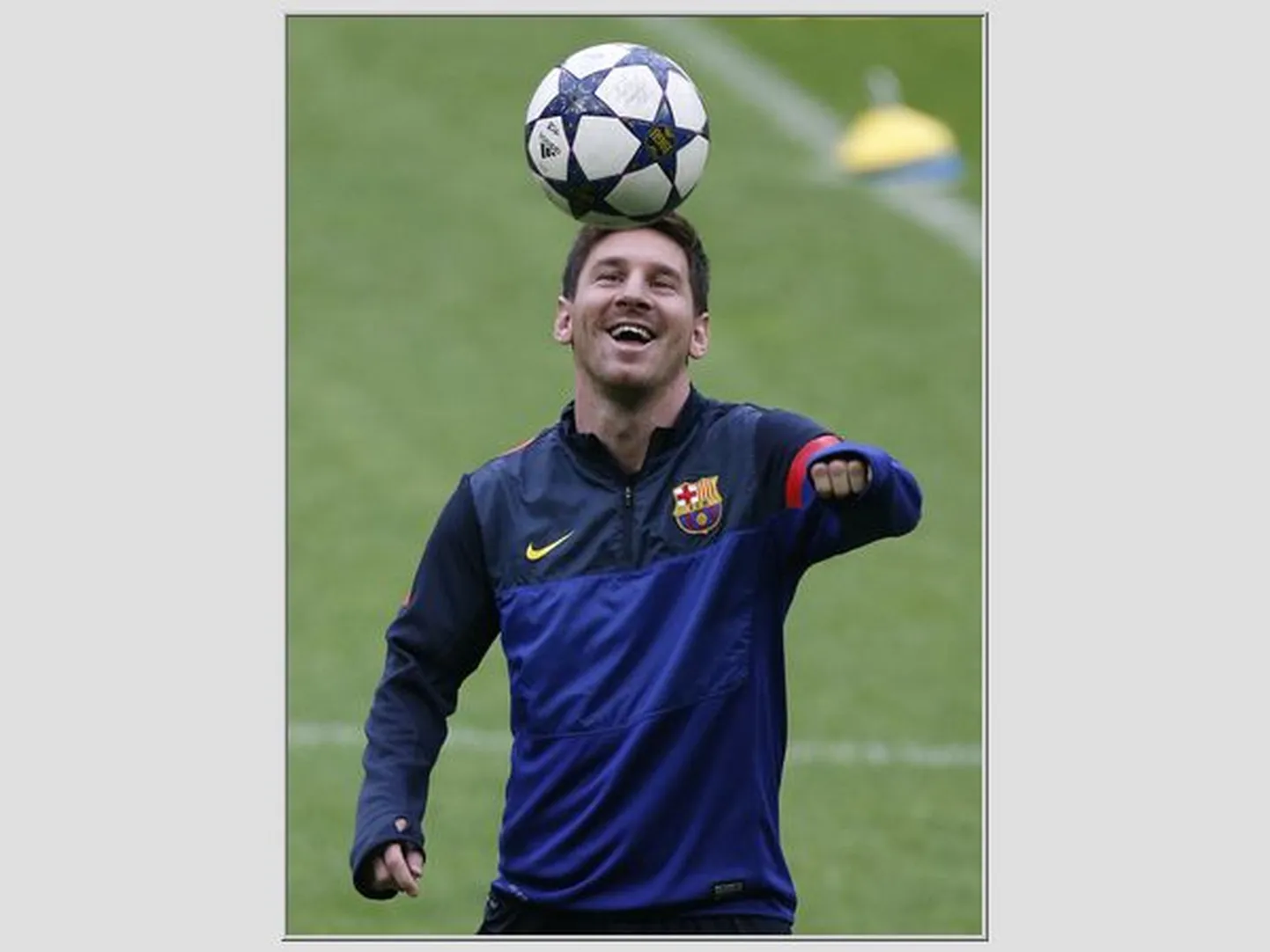 Messi naerusuiselt Saksamaal trenni tegemas.