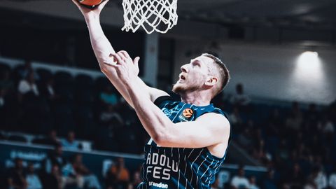 "Anadolu Efes" kliedē baumas par Šmita iespējamo komandas maiņu