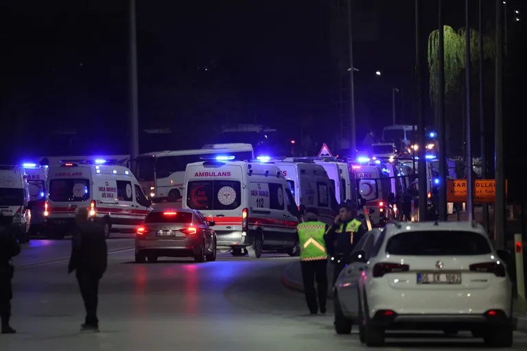 Kiirabiautod Kahramankazanis ettevõtte peakontori lähistel.