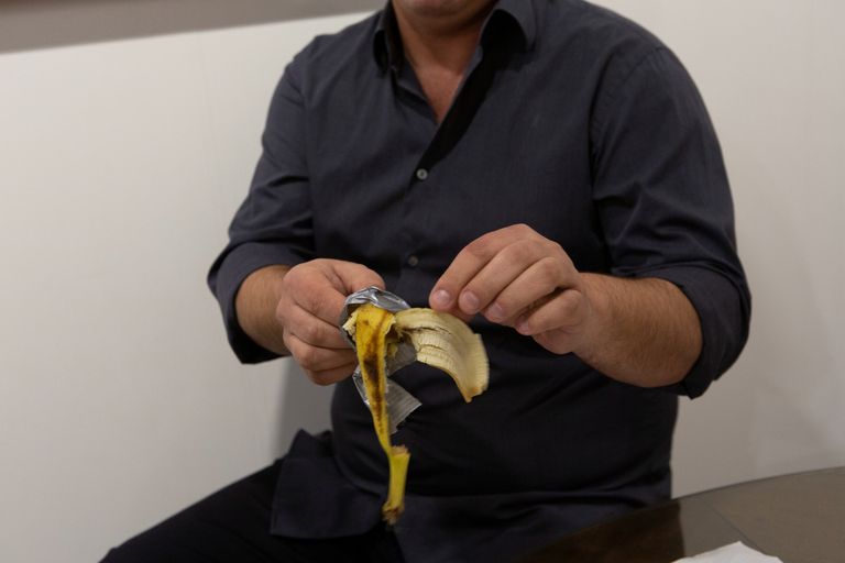 Банан - это просто банан. Давид Датуна съел арт-объект за 120 000 долларов