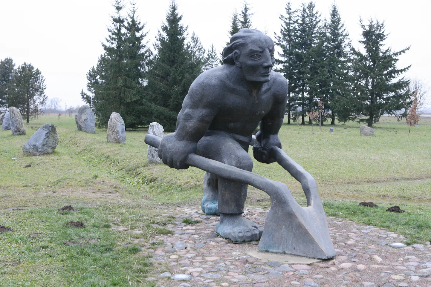 Põltsamaa. Kalevipoeg kündmas.