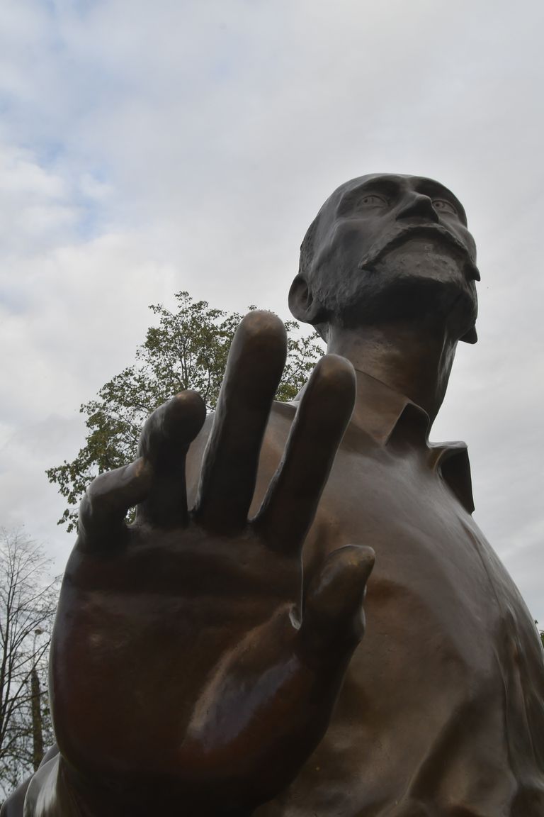 Памятник "Два Райниса", скульптор Айгарс Бикша