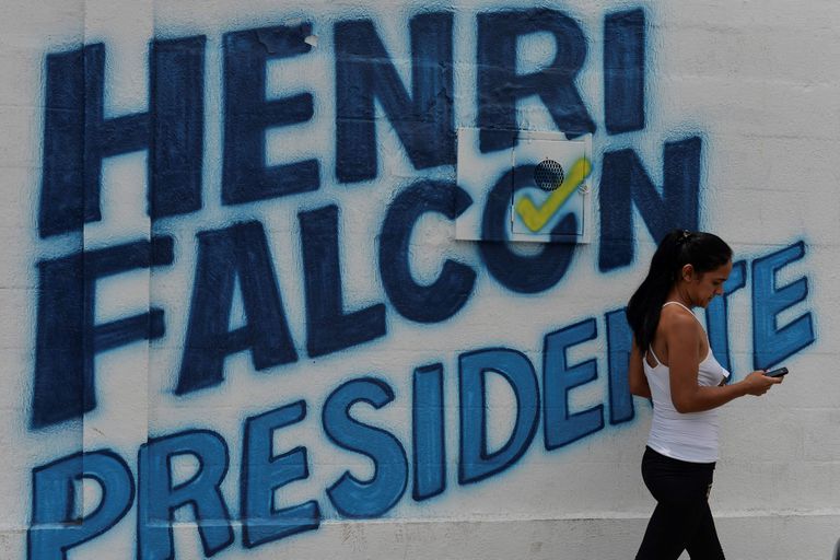 Maduro vastaskandidaadi Henri Falconi reklaamiv grafiti. 