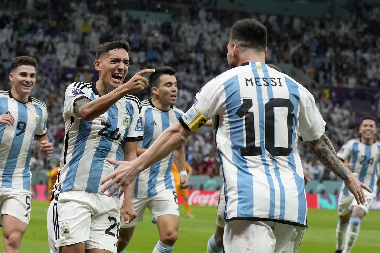 Argentina alistas napilt Hollandi ja jõudis poolfinaali.