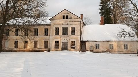 Izsolē piedāvā iegādāties Ilzenes muižu