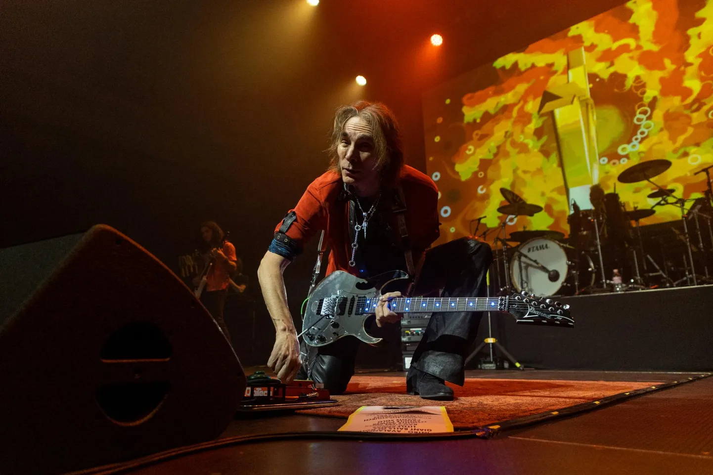Steve Vai on kitarri peremees, mitte vastupidi.