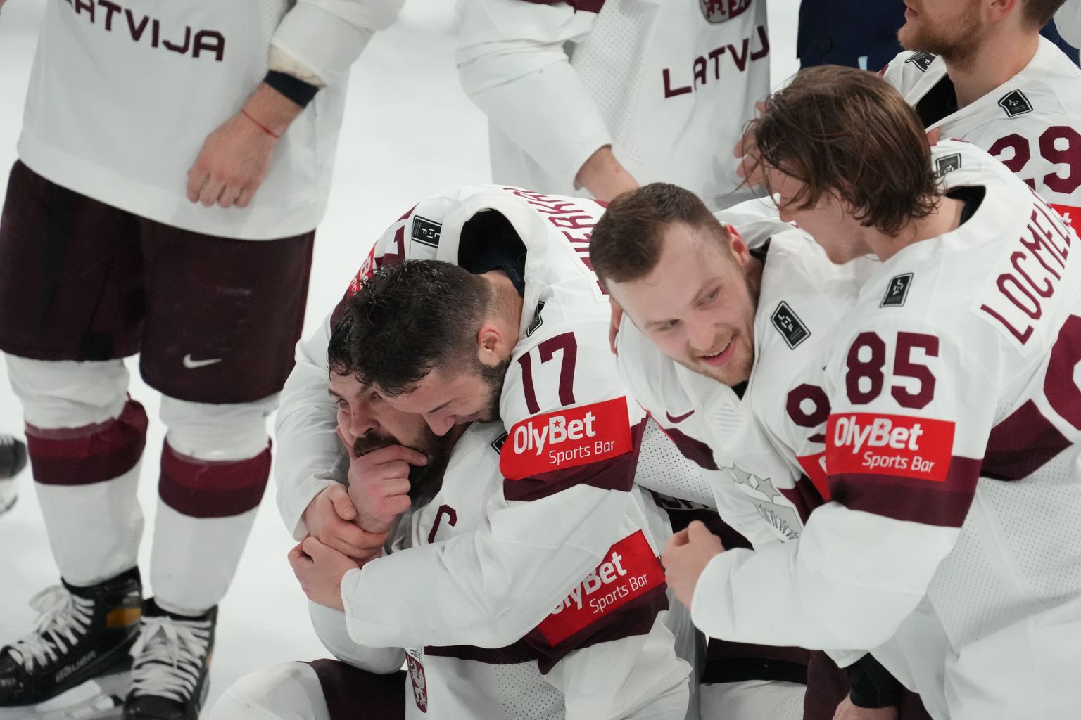 Läti jäähokikoondise mängusärgil oli Olybeti logo.