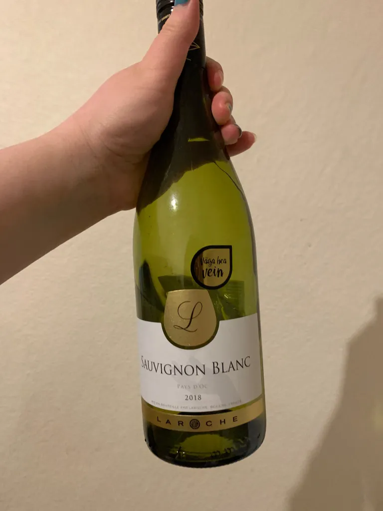 Barbara armastab ka valget veini, Laroche Sauvignon Blanc.