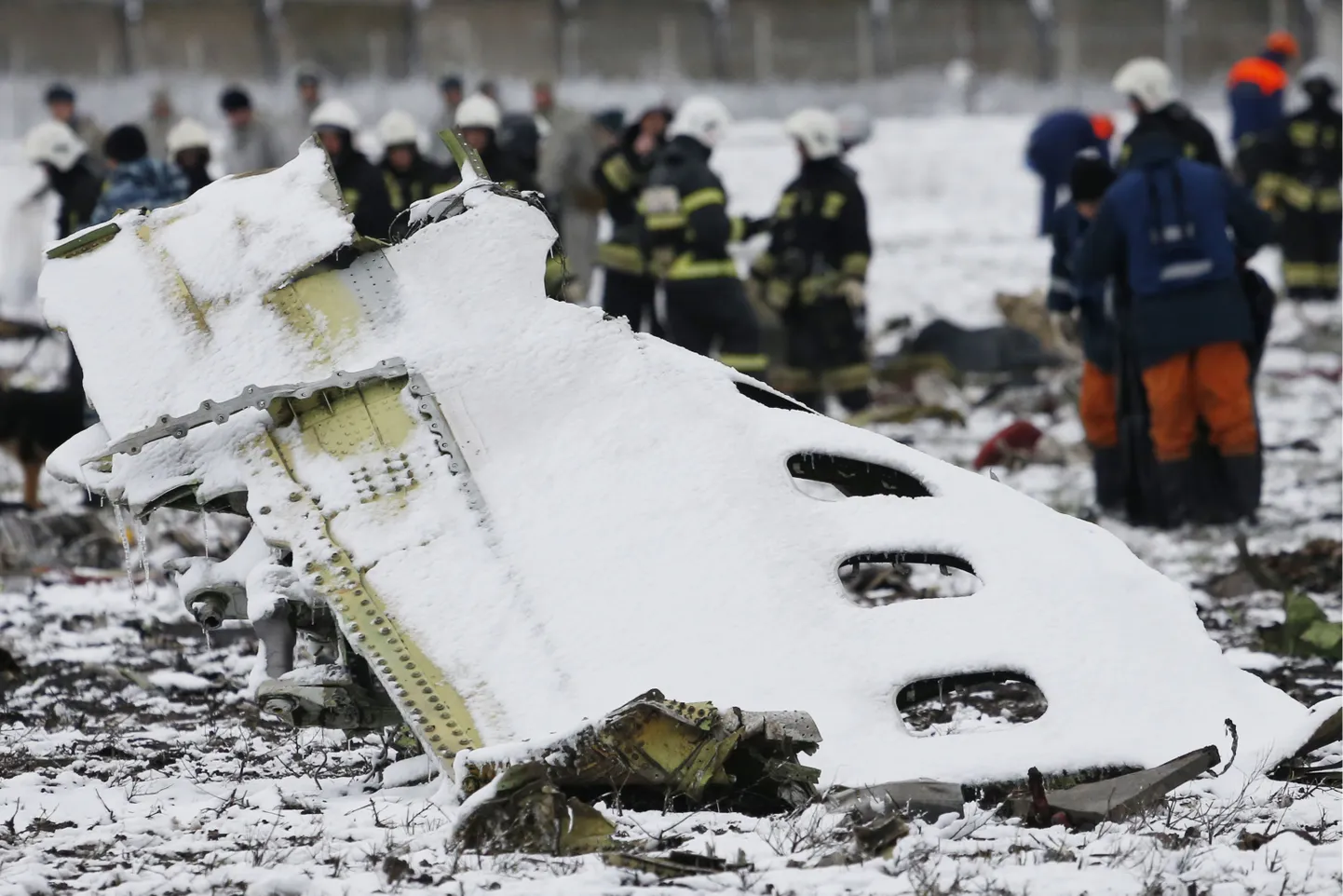 Фото с места крушения Boeing 737-800.