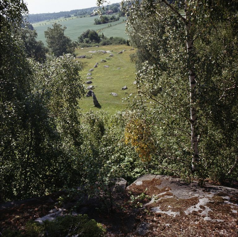 Rootsi Sigtuna, mis oli kunagi viikingite tähtis keskus. Sealt leiti kristluse omaks võtnud viikingite matmispaik
 