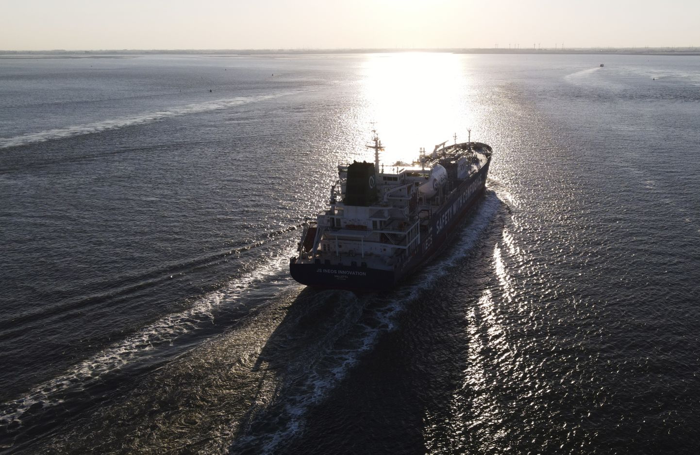 LNG-tanker Ineos Innovatio 11. augustil 2022 Scheldet pidi Antwerpenist Rotterdami poole suundumas.