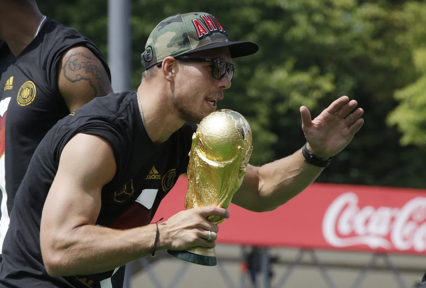 Lukas Podolski suvel võidatud MM-tiitliga