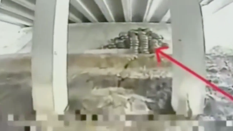 VIDEO ⟩ Ukraina uzspridzina divus svarīgus Krievijas tiltus, izmantojot okupantu munīciju un lētus dronus