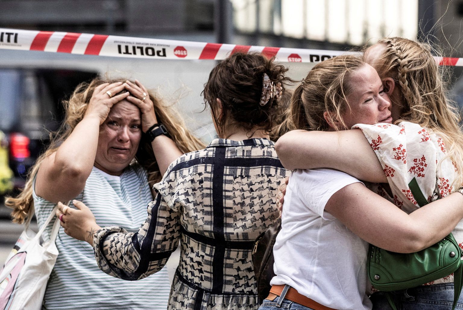Inimeste emotsioonid pärast 3. juulil 2022 Taani pealinnas Kopenhaagenis ostukeskuses aset leidnud tulistamist