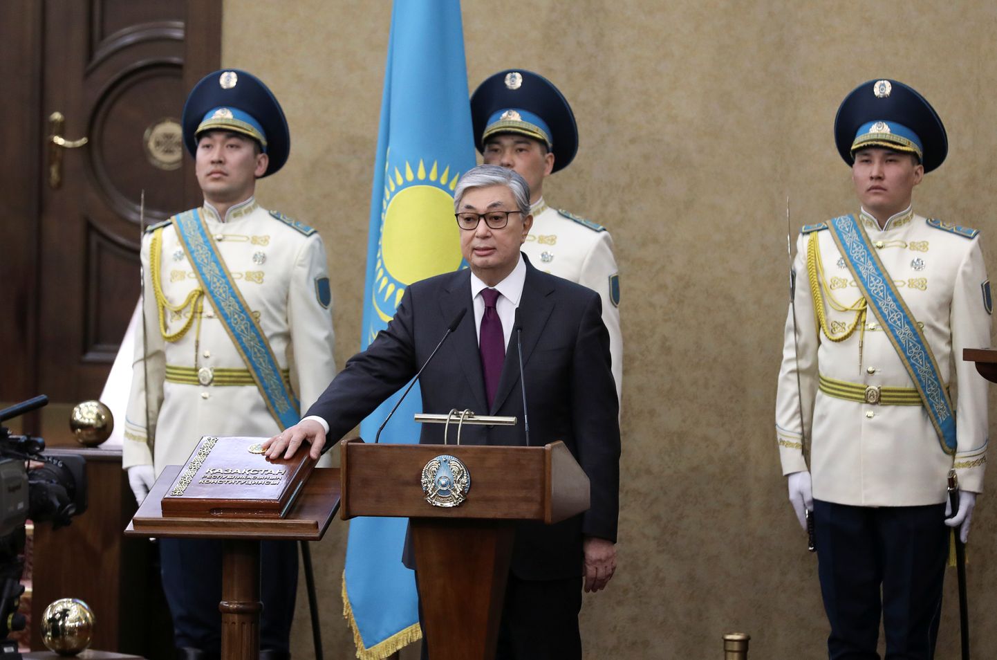 Kasahstani uus president Kasõm-Žomart Tokajev ametivannet andmas.