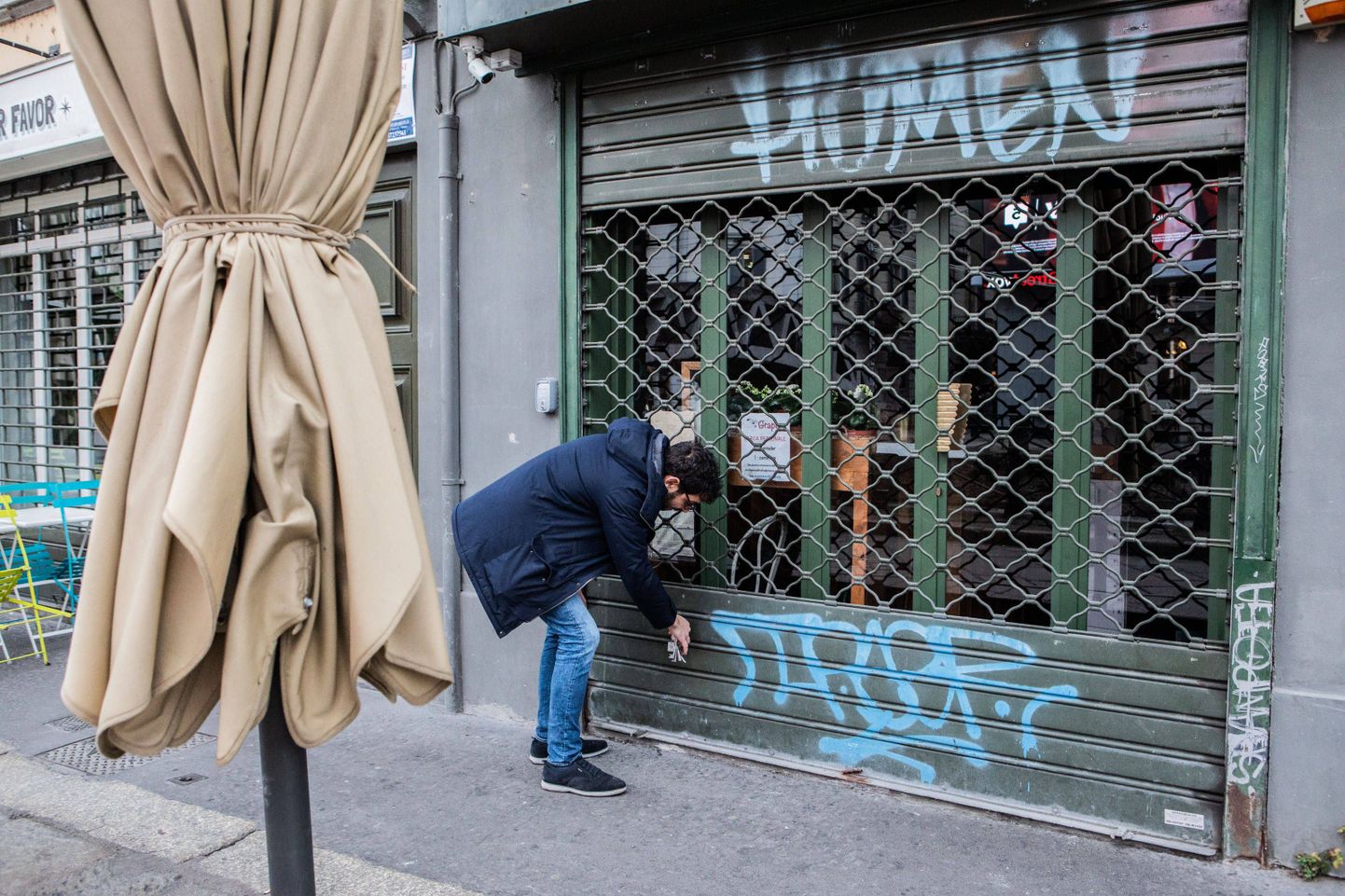 В Милане закрываются магазины и рестораны из-за угрозы пандемии