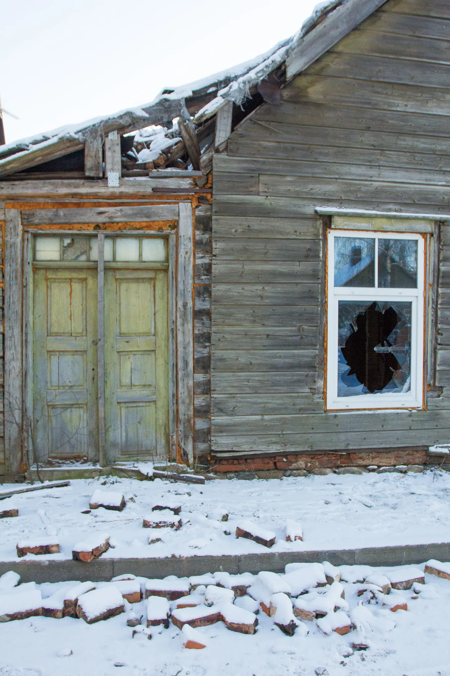 Naabrite sõnul pole selles majas aastaid keegi elanud.