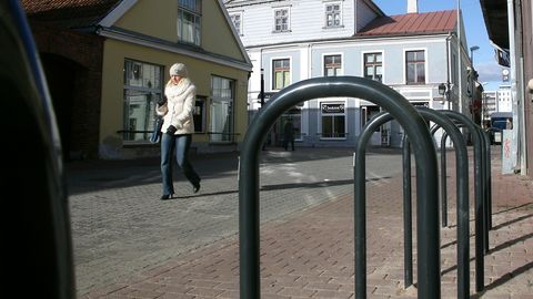 Tallinn paigaldas linnatänavatele 60 rattahoidjat