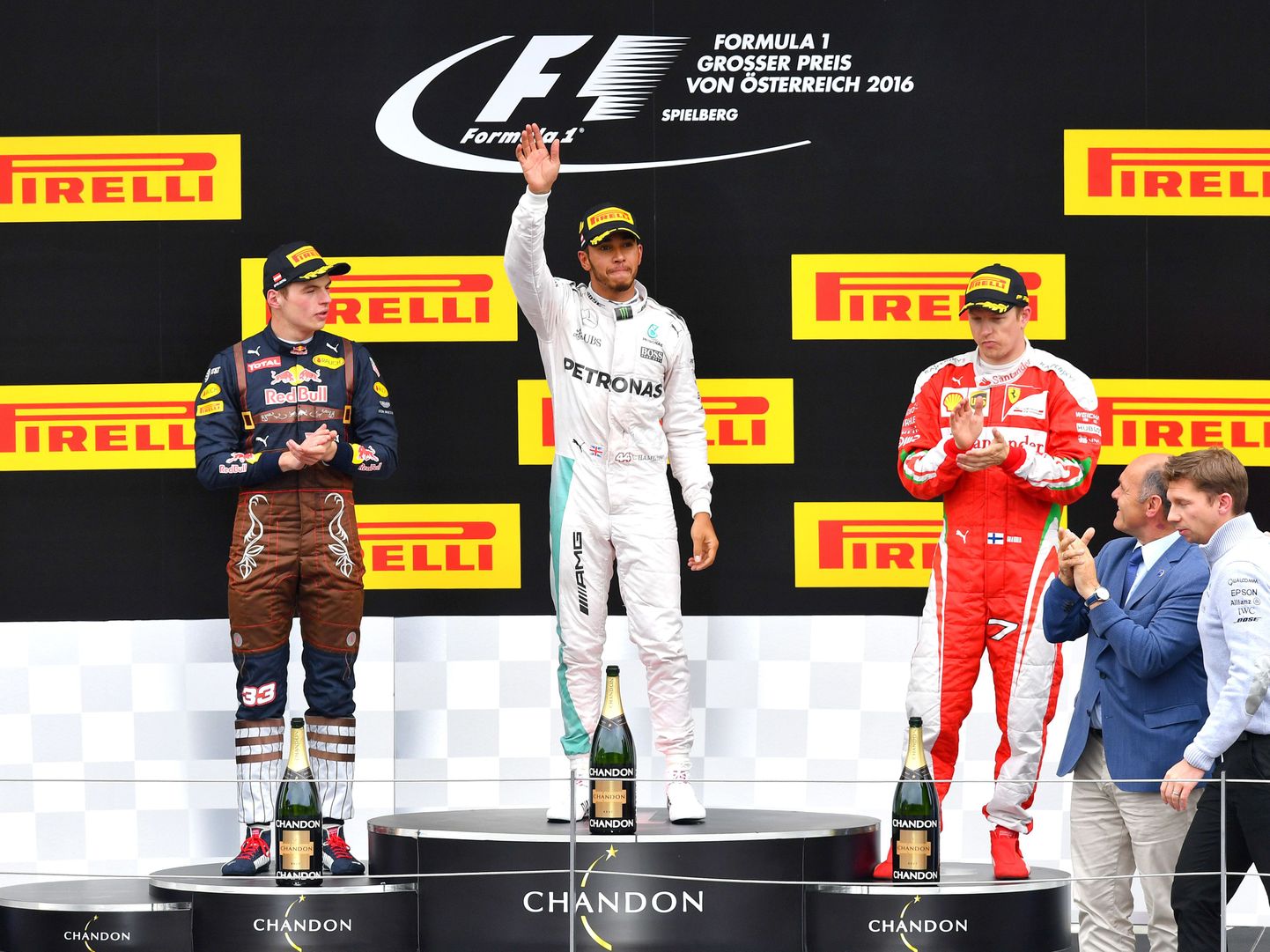 Austria GP esikolmik ehk Max Verstappen (vasakul), Lewis Hamilton (keskel) ja  Kimi Räikkönen (paremal)