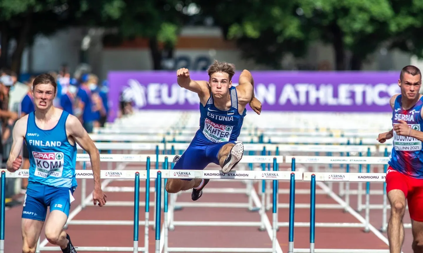 Romet Vahteri väljapaistvamad tulemused kahel viimasel hooajal: 
2021.a. sai ta Euroopa U20 meistrivõistlustel kaugushüppes 7.14-ga 19. koha ja oli 110 m tõkkejooksus 32. ajaga 14,70. U20 Balti meistrivõistlustel võitis ta 110 m tõkkejooksus ajaga 14,50 esikoha ja oli 10-võistluse kolmas 6663 punktiga. U20 Eesti meistrivõistlustel võitis ta 110 m tõkkejooksus ajaga 14,59 kuld-, kaugushüppes 7.13-ga kuld- ja 10-võistluses 6817 (hooaja parim) punktiga hõbemedali.
2022.a. :  Eesti U23 kergejõustiku meistrivõistlustel sai Romet  kuldmedali 60 meetri tõkkejooksus ajaga 8,39 ja kaugushüppes tulemusega 6.91. Pronksi teenis ta 400 meetri jooksus ajaga 52,14 ja kõrgushüppes ületas ta 1.85, mis andis samuti pronksmedali. Eesti karikavõistlustel võitis ta meeste 60 m tõkkejooksu ajaga 8,46.