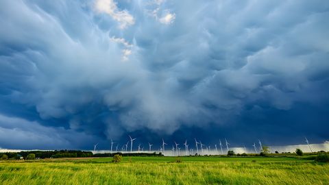 V noči na sredo v Latviji pričakovati krajevne padavine in nevihte
