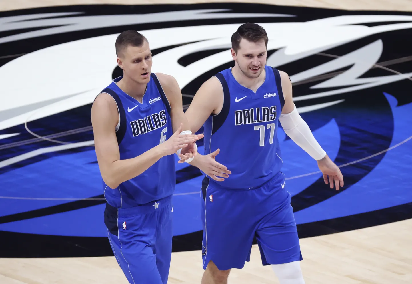 Kristaps Porziņģis un Luka Dončičs