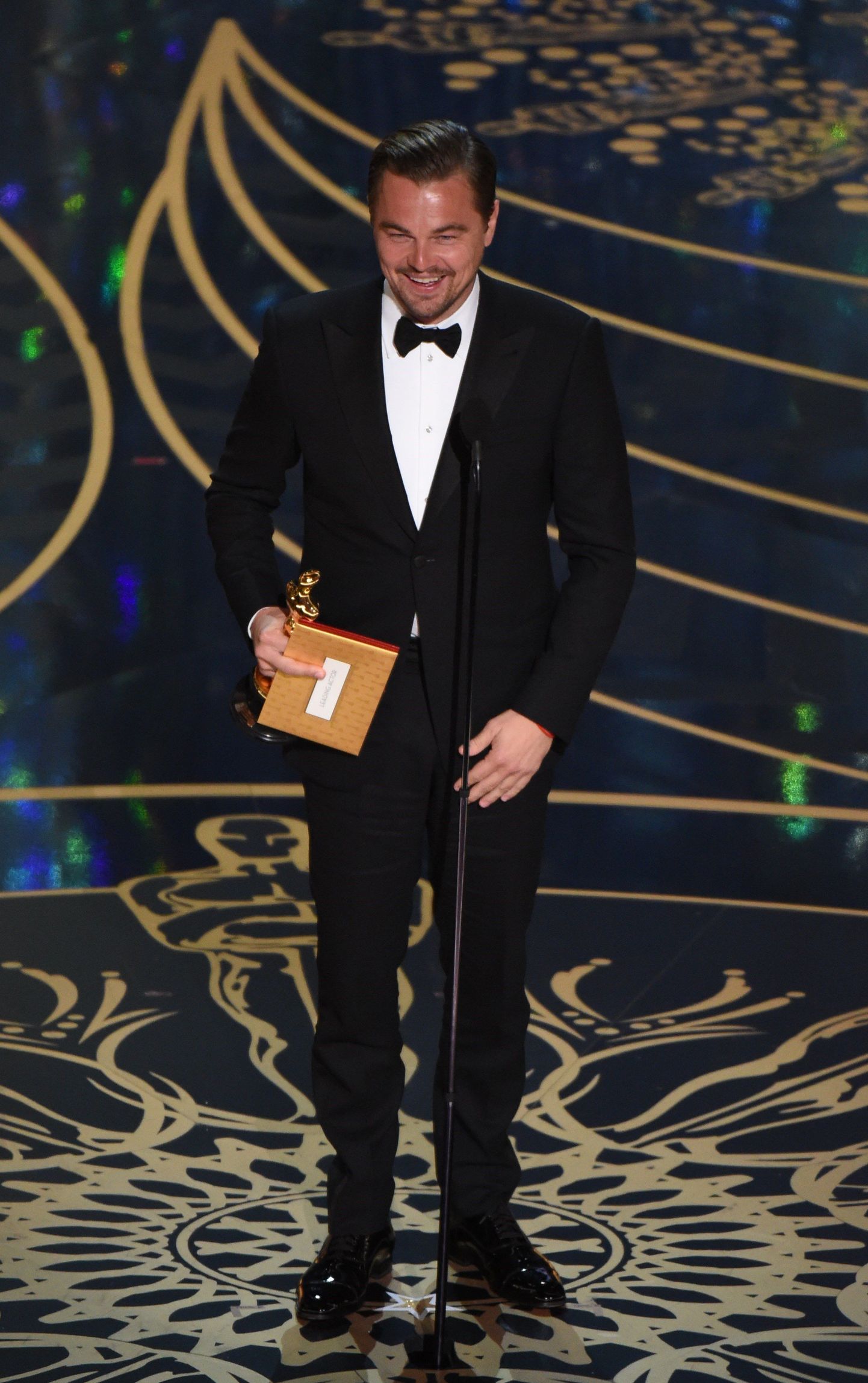 Leonardo DiCaprio Oscarit  vastu võttes