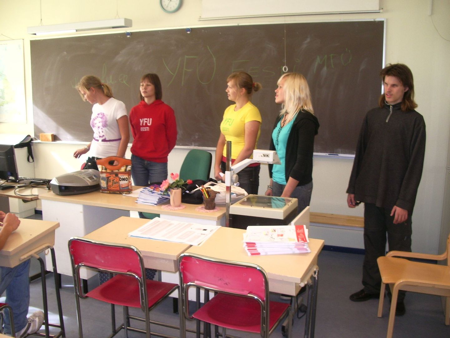 Endised vahetusõpilased jagasid Jõõpre koolis kogemusi.