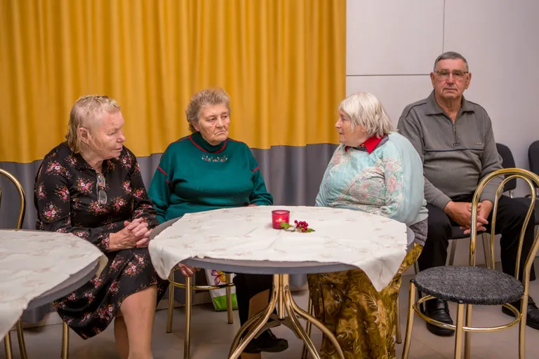 RAHVAMAJA TÕMBAB: Eikla inimestel on kultuurikoldesse ikka asja. Selma Pahapill, Linda Martin, Juta Ait ja Jaano Pihl.