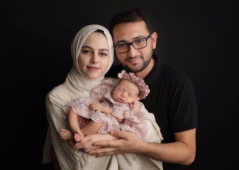 Ахмет Кан с женой и дочерью.