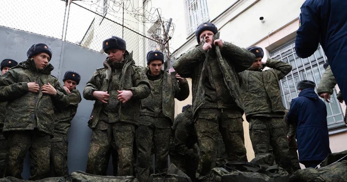Venemaa kaotab iga kuu Ukraina sõjas ligikaudu 6000 sõjaväelast rohkem, kui suudab värvata, kirjutas Briti ajaleht The Guardian reedel lääne ametnikele viidates