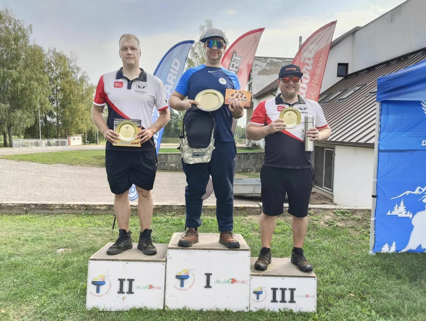 Üldkokkuvõttes võitis 890+ arvestuses Margus Kruuse (keskel), teine oli Mario Pinka (vasakul) ja kolmas Ingmar Hinn.