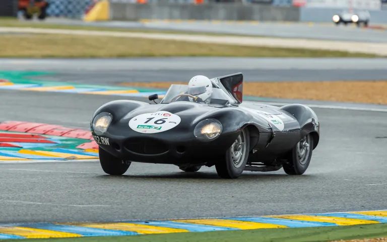Lemānas sacensību uzvarētājs Jaguar D-Type