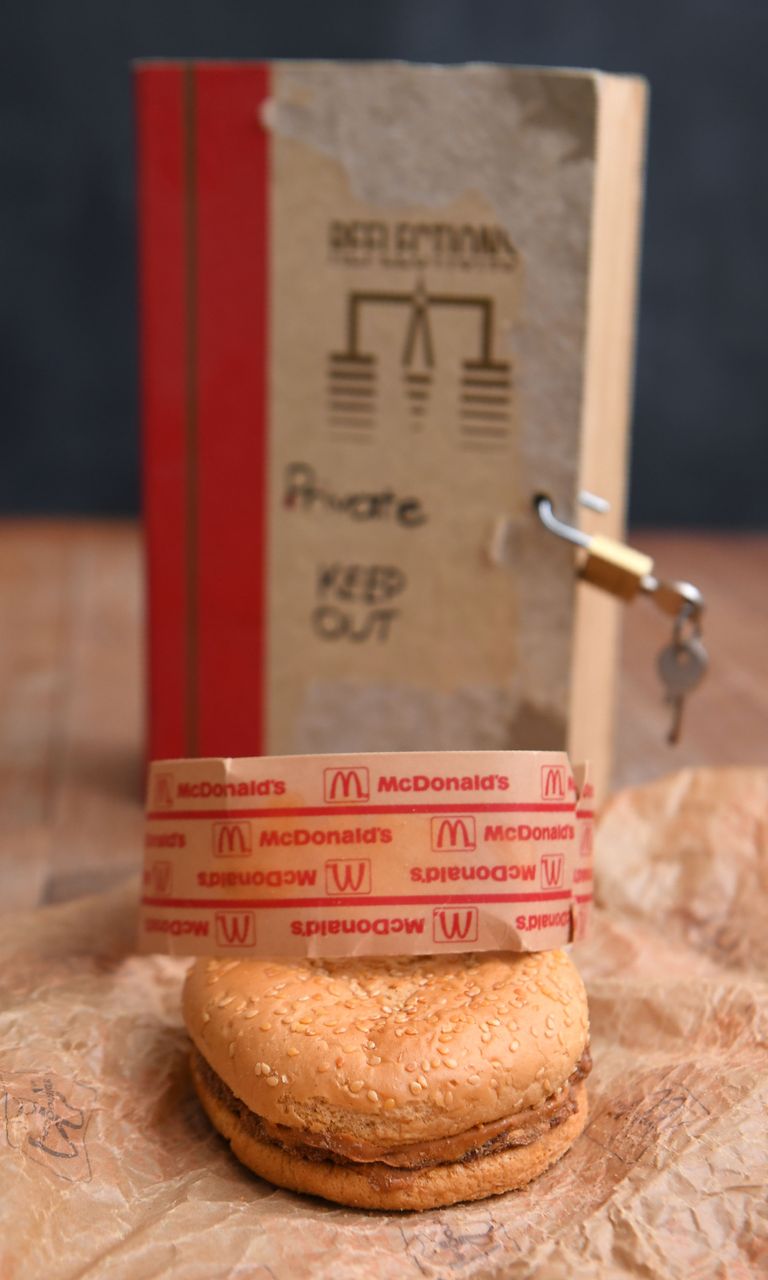 1995. aastal Austraalias ostetud hamburger, mis ei ole lagunenud ja hallitanud ega lõhna halvasti