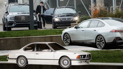 ФОТО ⟩ На каких автомобилях хоккеисты сборной Латвии приезжают на тренировки?