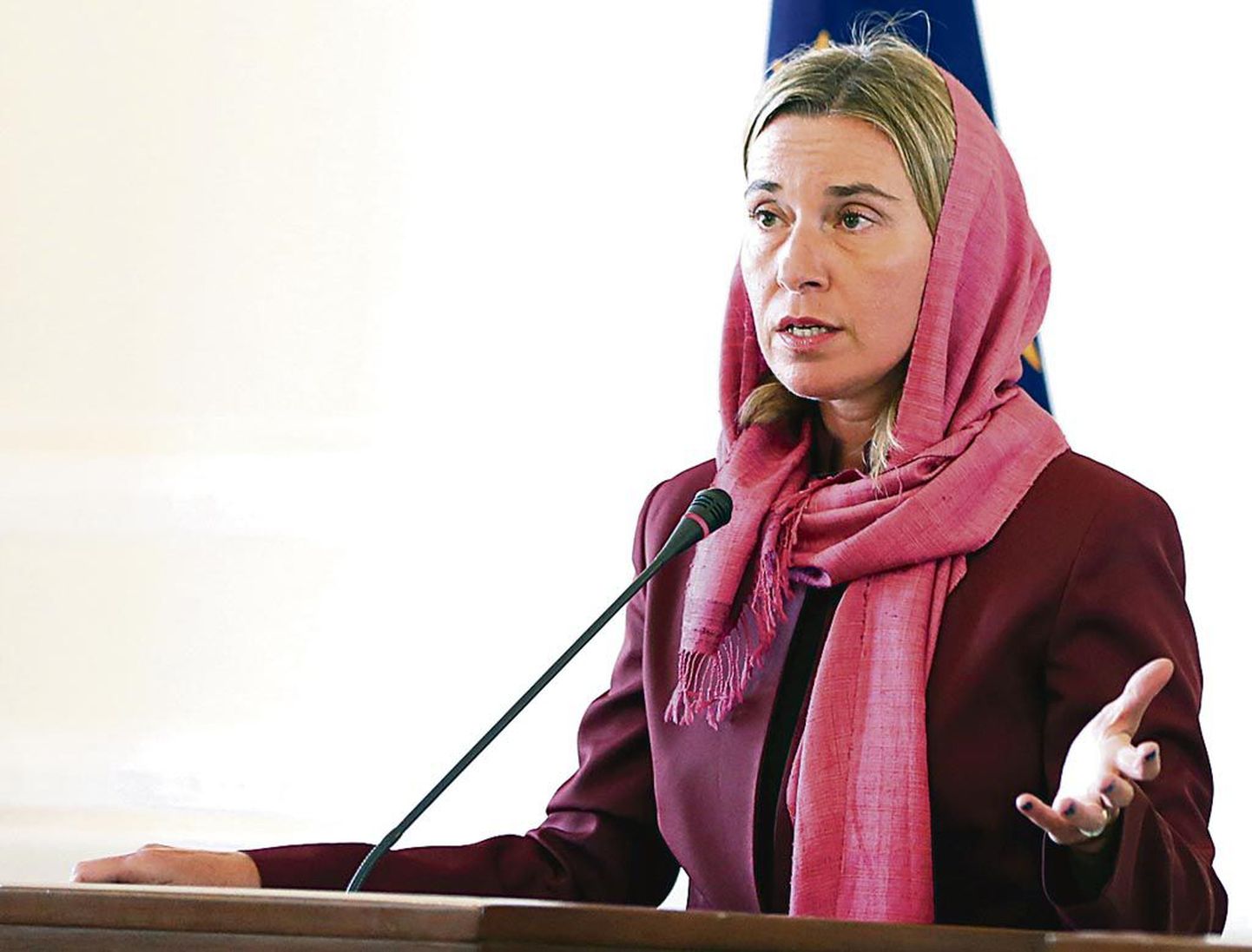 Euroopa Liidu välispoliitika juht Federica Mogherini Iraanis pressikonverentsil.