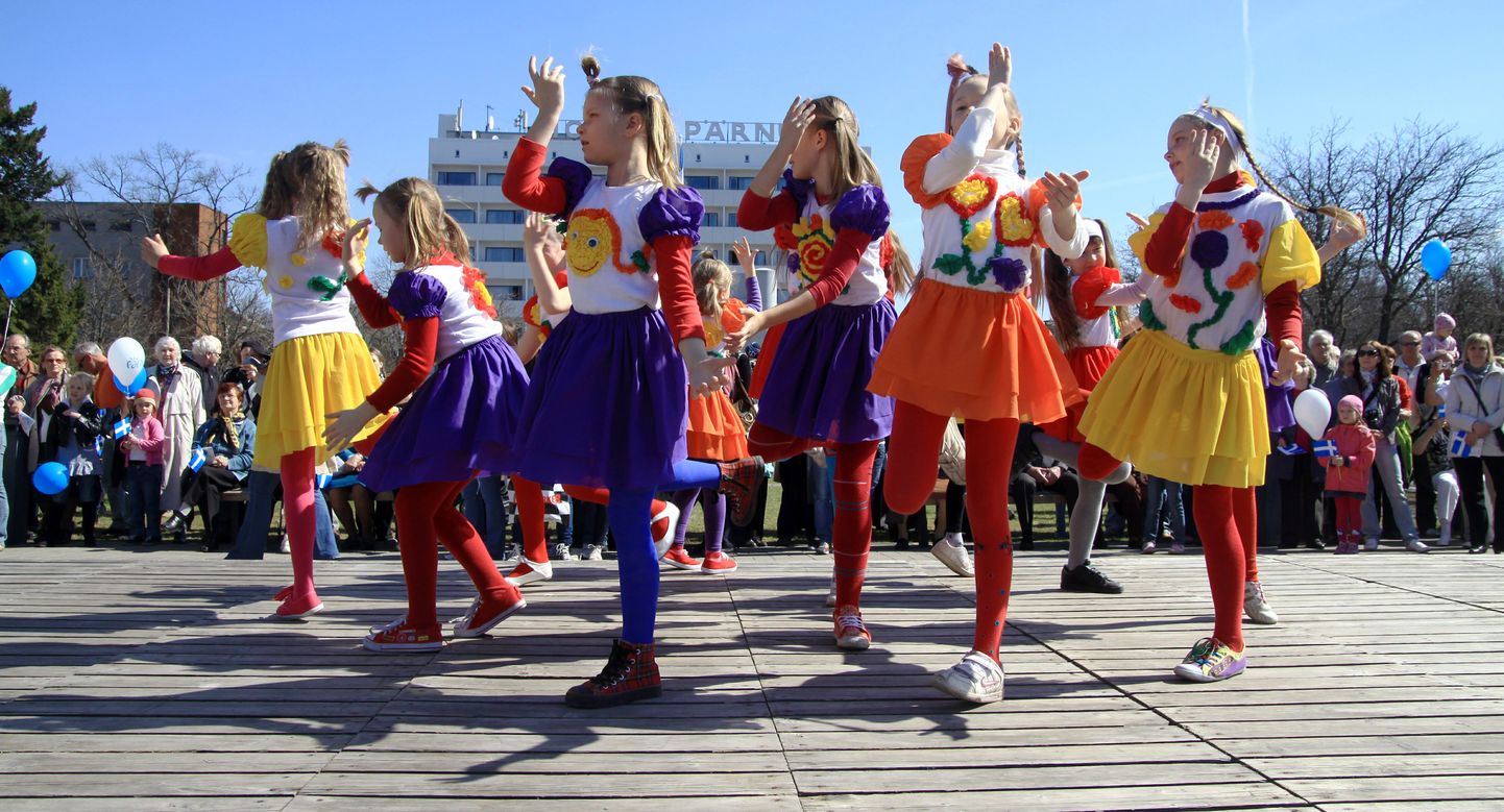 Janne Ristimetsa tantsustuudio tantsijaid näeb Pärnus jalga keerutamas sel reedel.