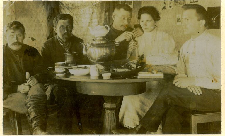 1907. aastal Narõmis asumisel viibinud eestlased lihavõtteid tähistamas