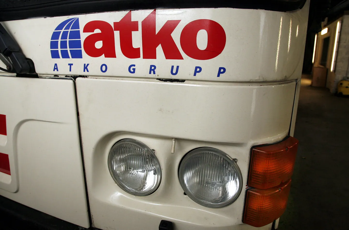 Sindi ja Pärnu vahel kurseerivat liini number 40 teenidavad aktsiaseltsi Atko Grupp tütarfirma bussid.