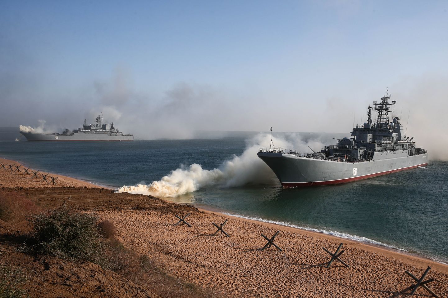 Parempoolne laev on tänaseks merepõhjas. Tsezar Kunikov osalemas õppustel okupeeritud Krimmis 18. oktoobril 2021.a. TASS