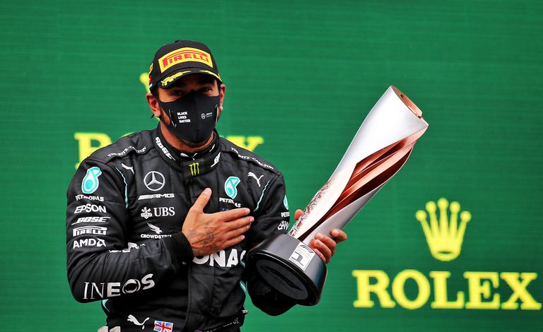 Lewis Hamilton Türgi Grand Prix`poodiumil, pärst seitsmenda MM-tiitli kindlustamist.