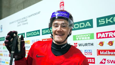Apprecējies Latvijas hokeja izlases aizsargs Kristaps Roberts Zīle